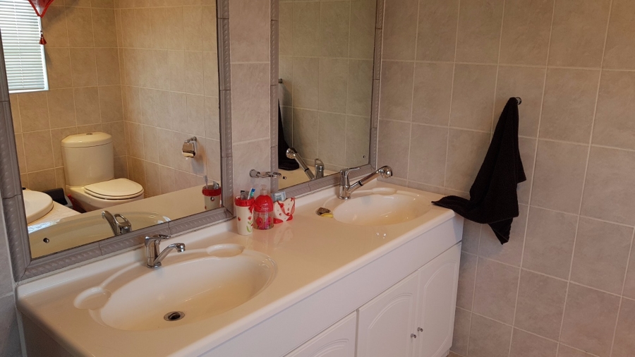 4 Bedroom Property for Sale in La Provance Free State